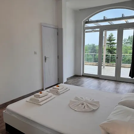 Atea Complex With Pool Next To The Apartamento Kavarna