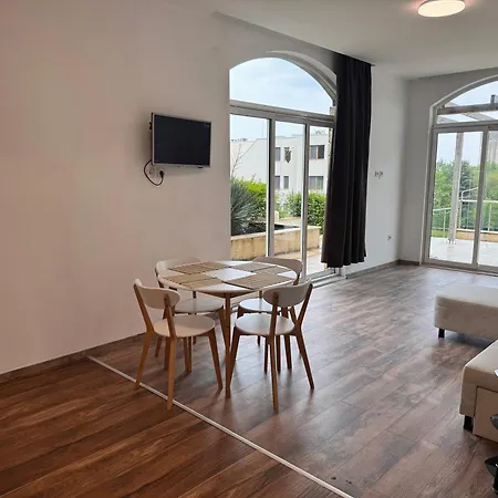 Atea Complex With Pool Next To The Apartamento Kavarna